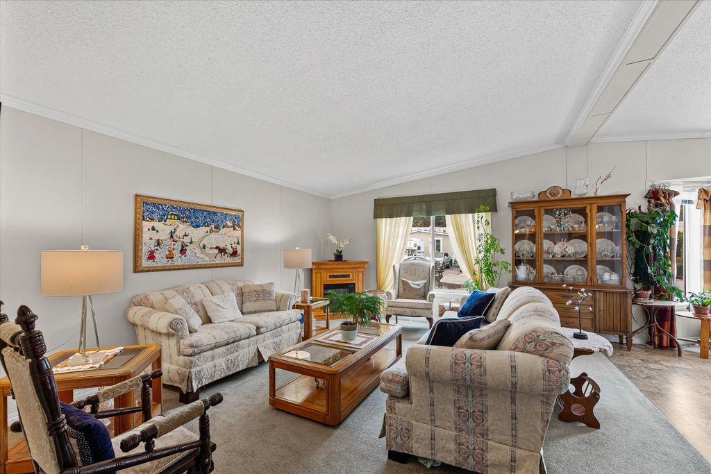 listing image 16516049386144823514