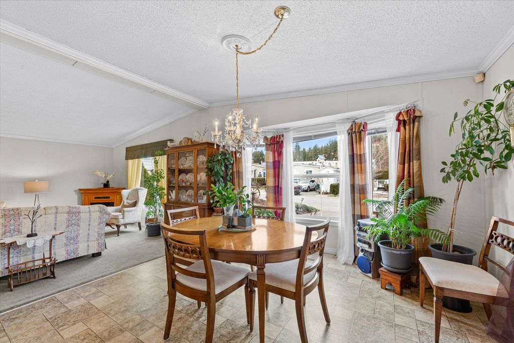 listing image 16519073288848859940