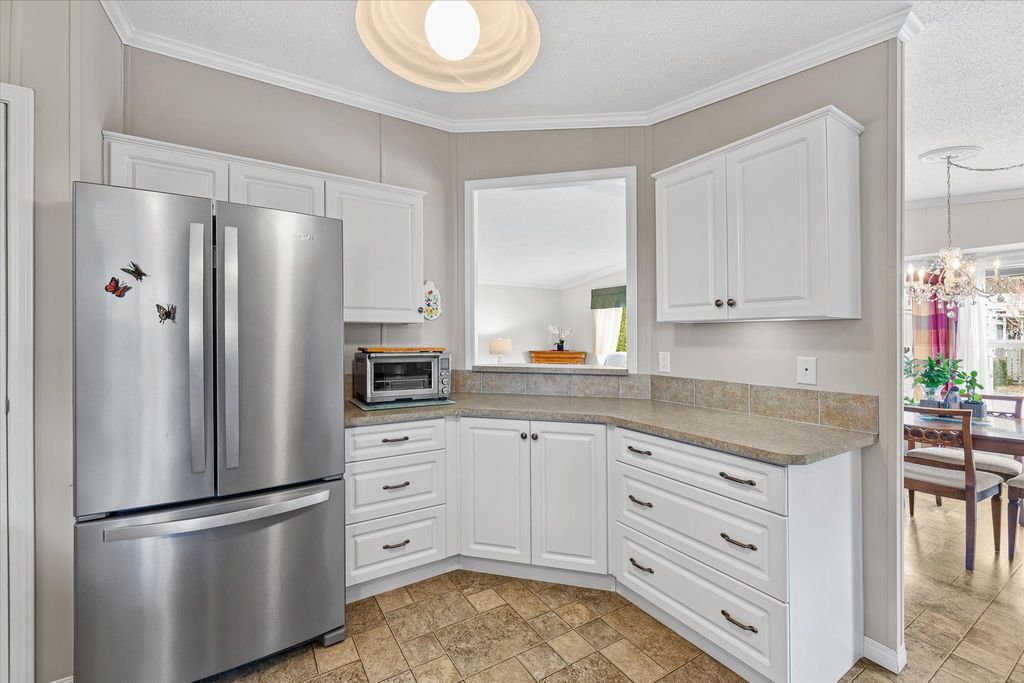 listing image 16517444594634283134