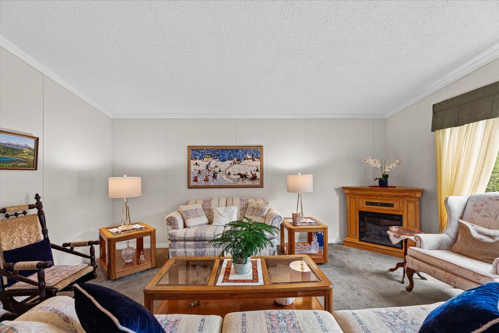 listing image 16512533882744076086