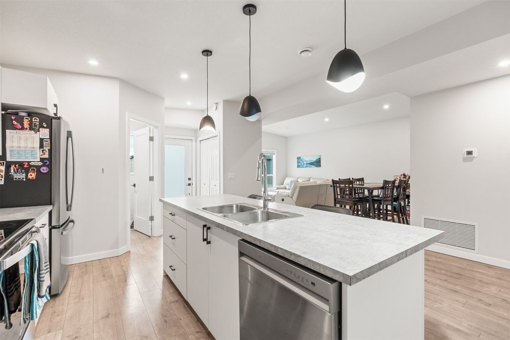 listing image 16518731930044434113