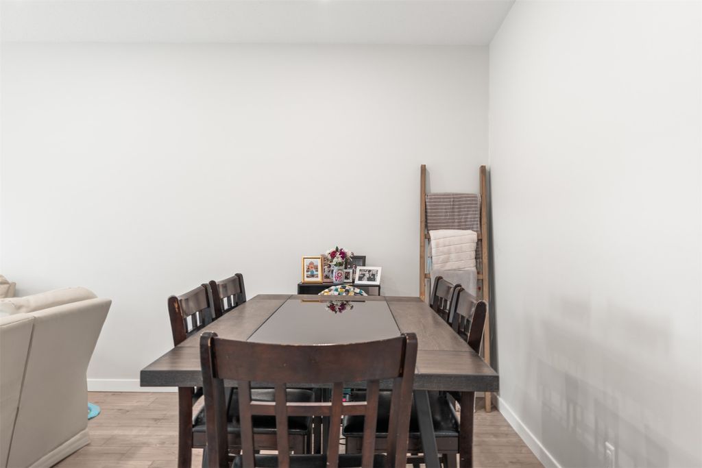 listing image 16519519017778238184