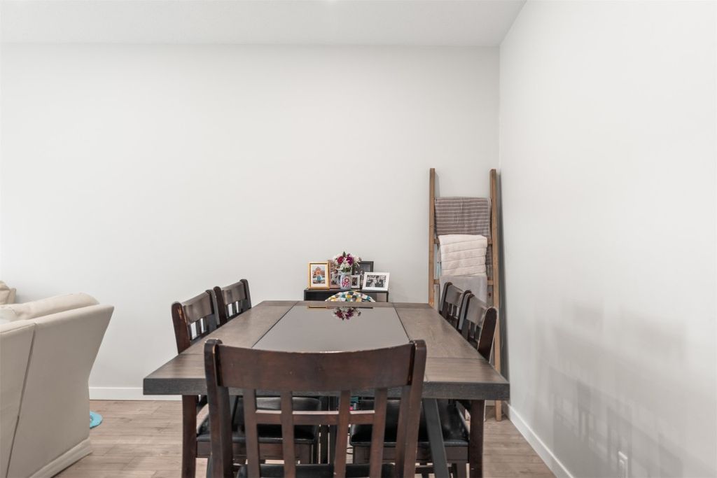 listing image 16519519017778238184