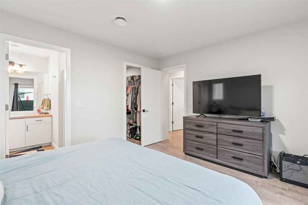 listing image 16514083260493739944