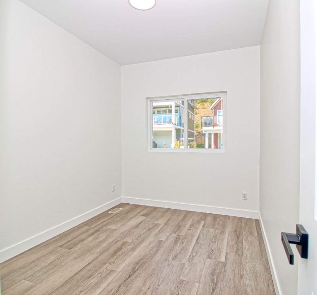 listing image 16510542404538719691