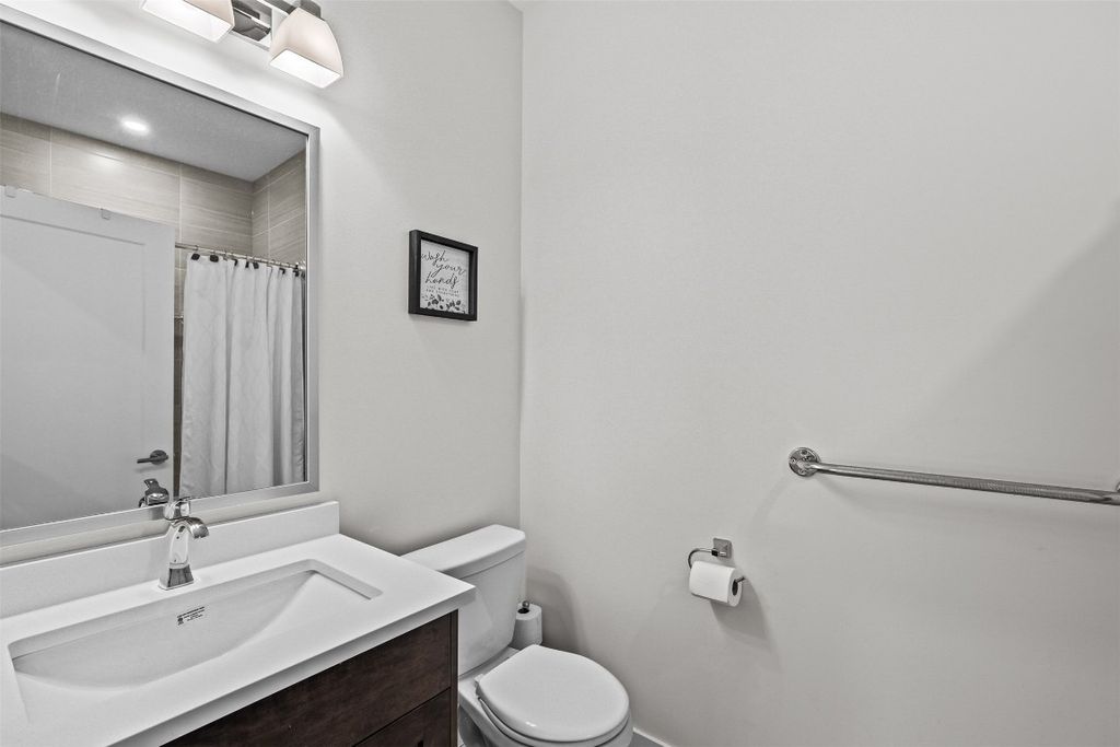 listing image 16519634170329615782