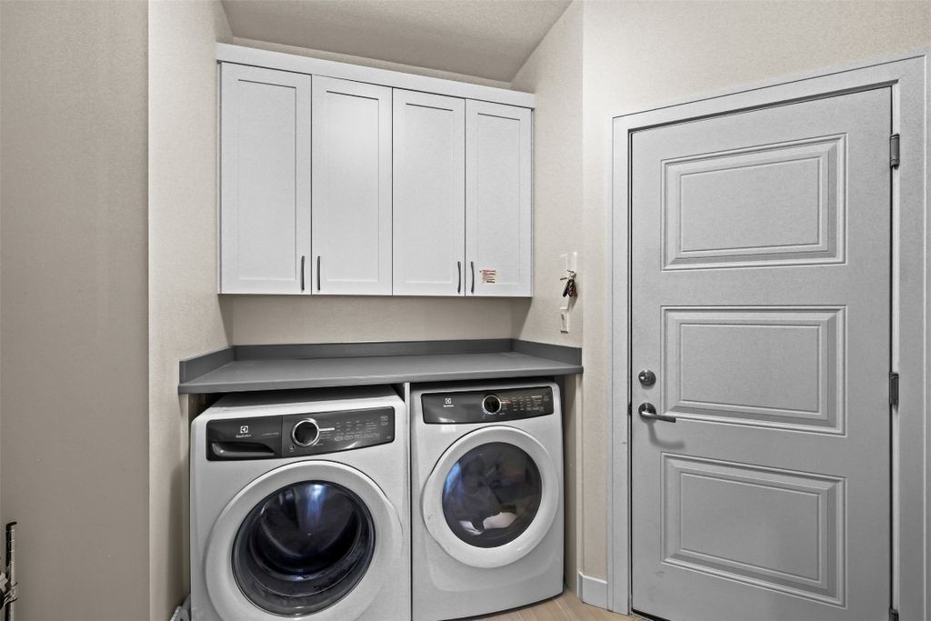 listing image 16516095880054074003