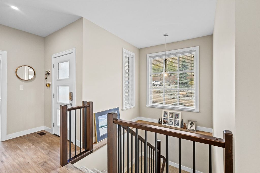 listing image 16515790139873168657