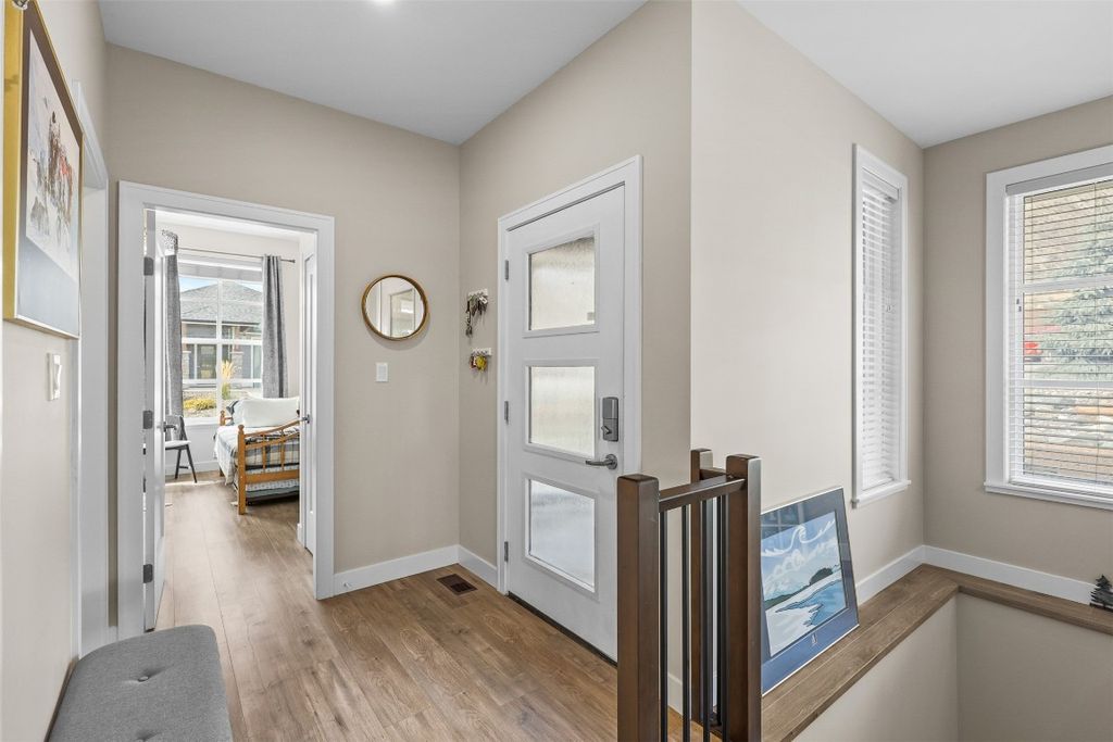 listing image 16516413319464251848