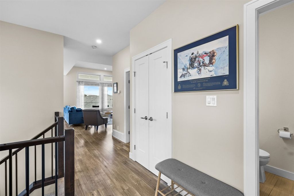 listing image 16513891759869849695