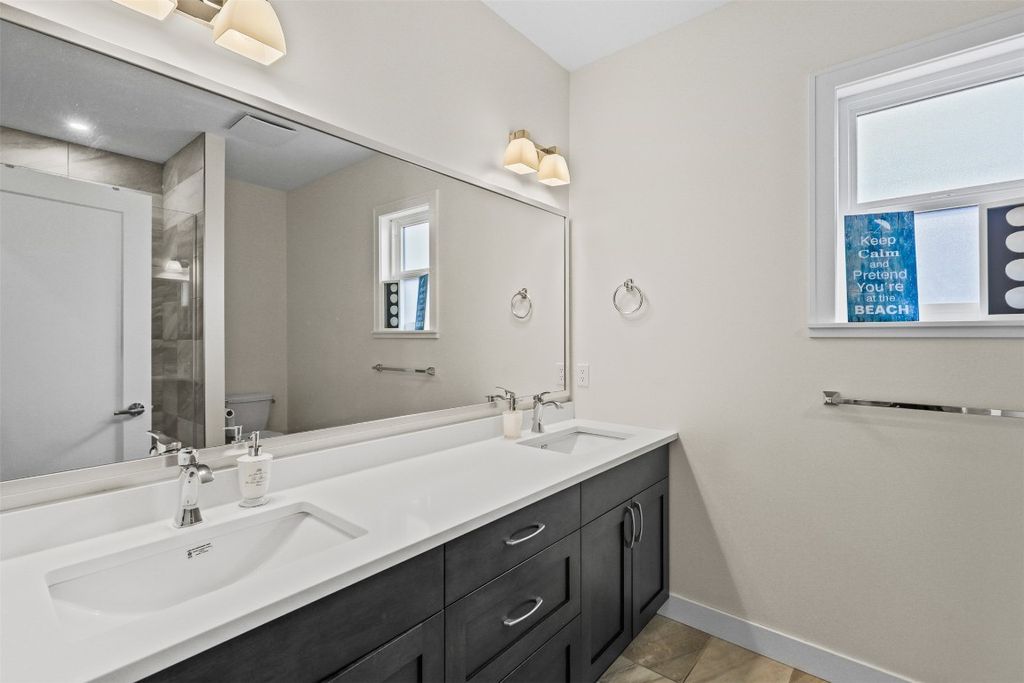 listing image 16514544998430374545