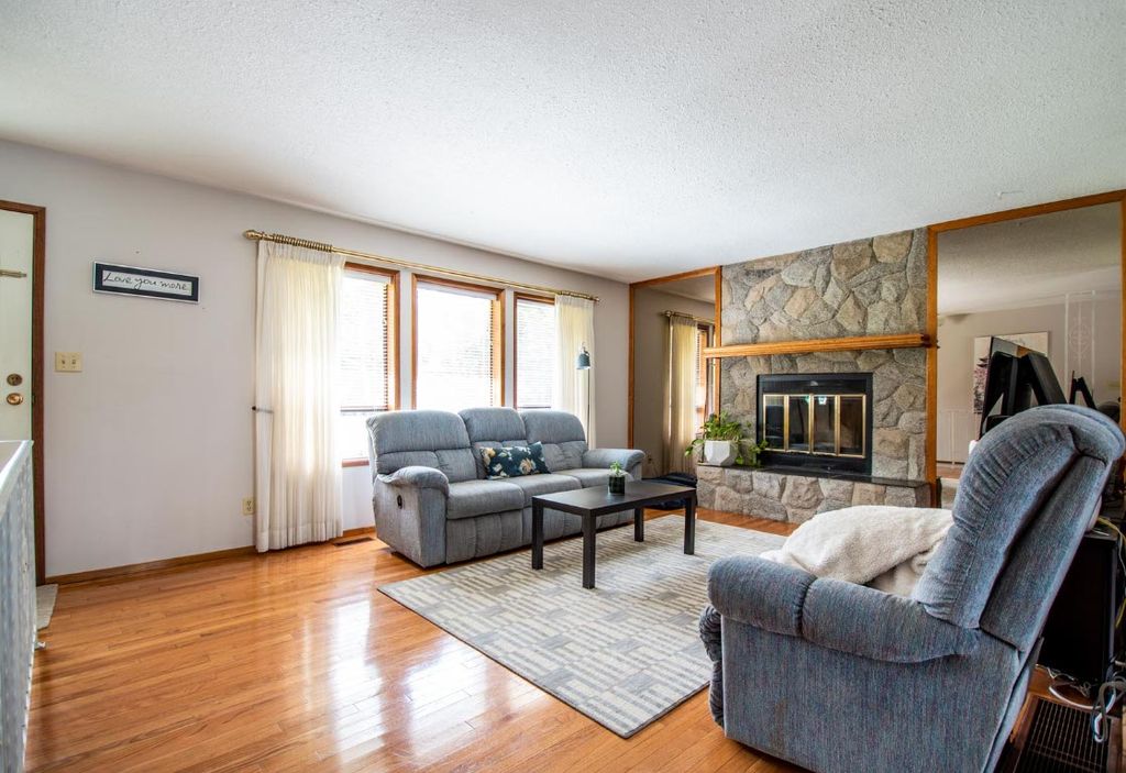 listing image 16518860367332631222