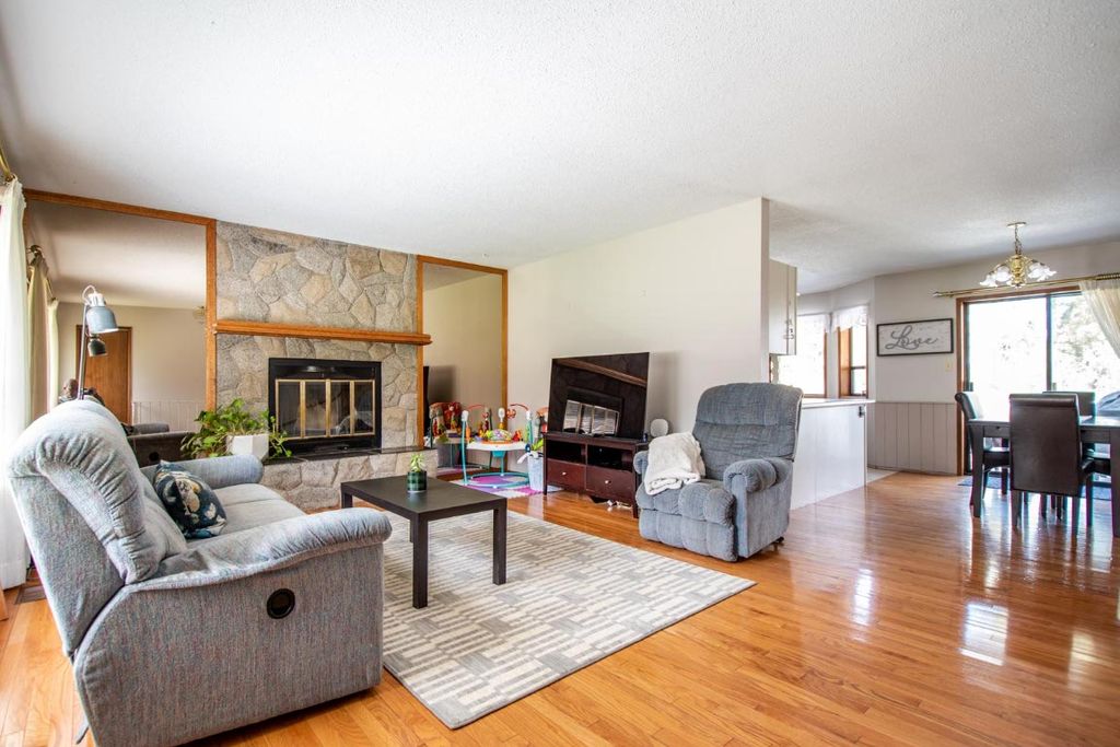 listing image 16514588872599555826