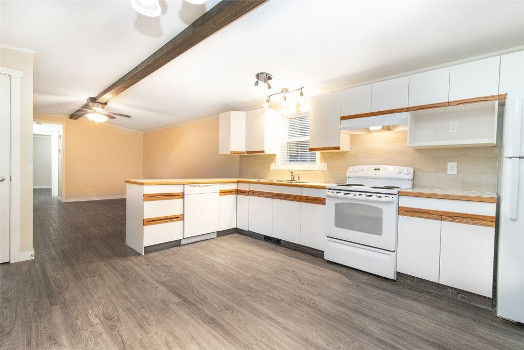listing image 16516638592524496315