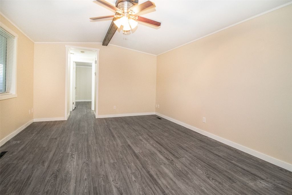 listing image 16514138114822850313