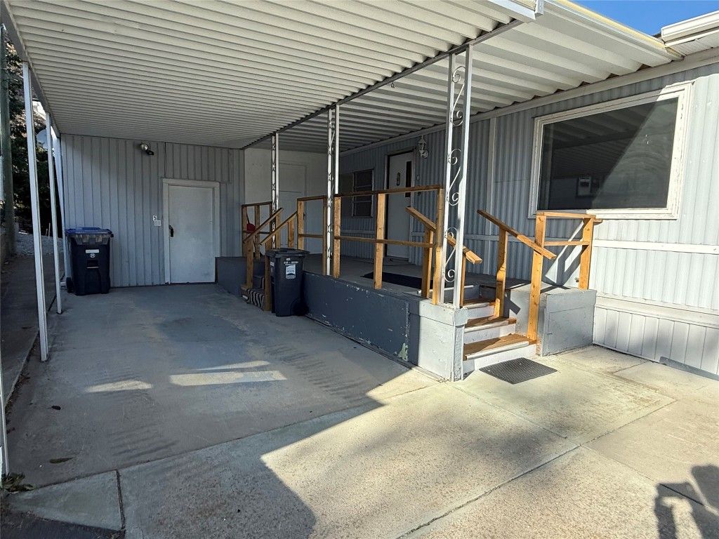 listing image 16511161474917404167