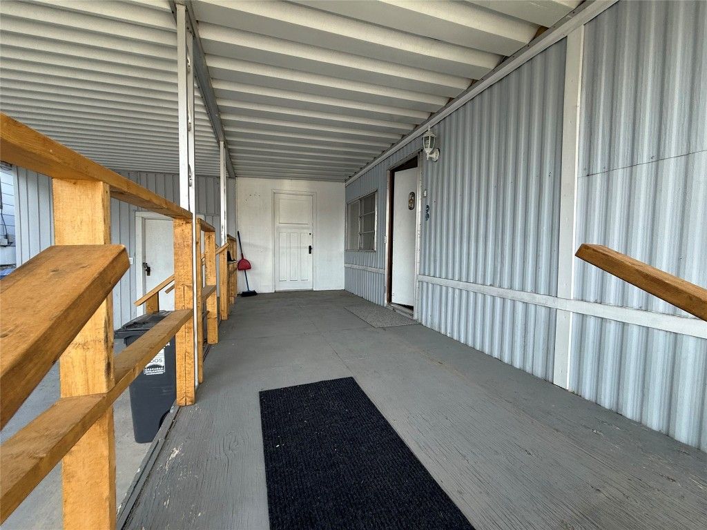 listing image 16518541067601610272