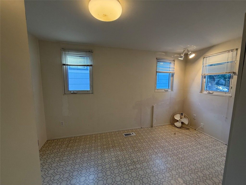 listing image 16516249772942514934