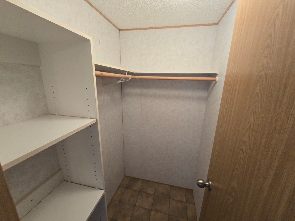 listing image 16515771241384426965