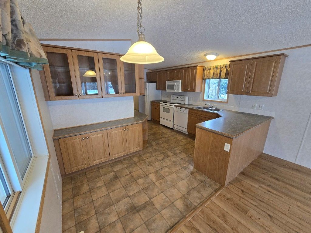 listing image 16514747875343116763