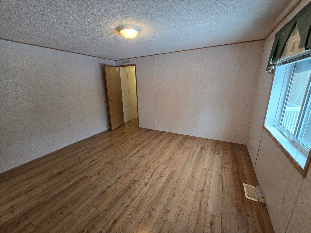 listing image 16517866227440874532