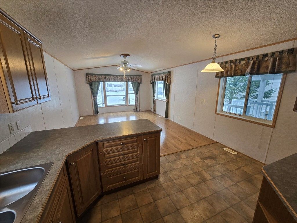 listing image 16516769959212361690