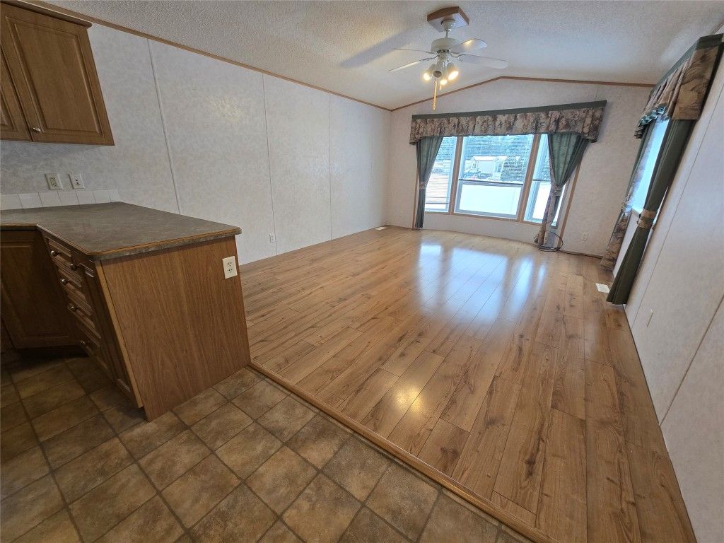 listing image 16514605098770481196