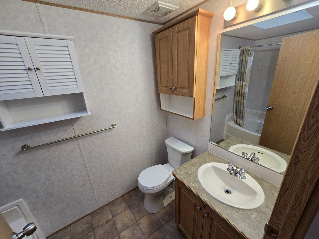 listing image 16514891921276501878