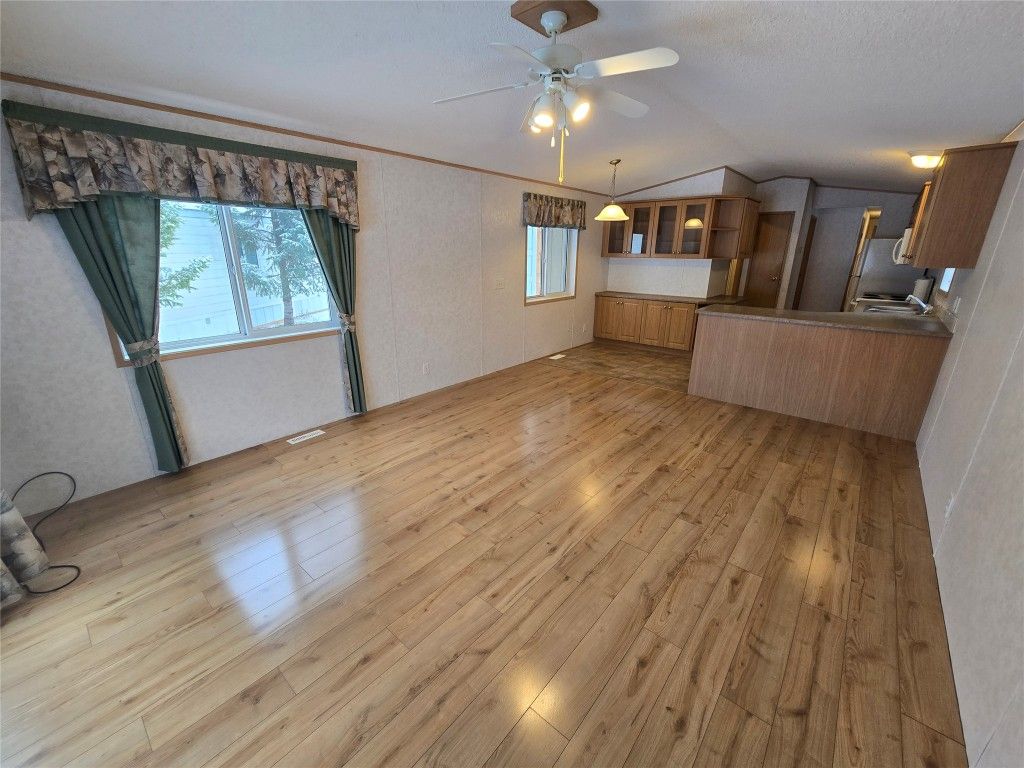 listing image 16513817486933347772