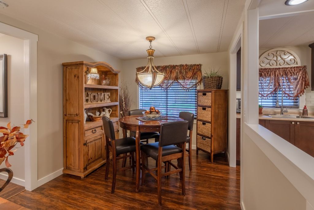 listing image 16514309855959397560