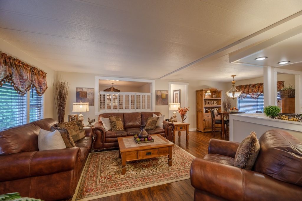 listing image 16516666277578437541