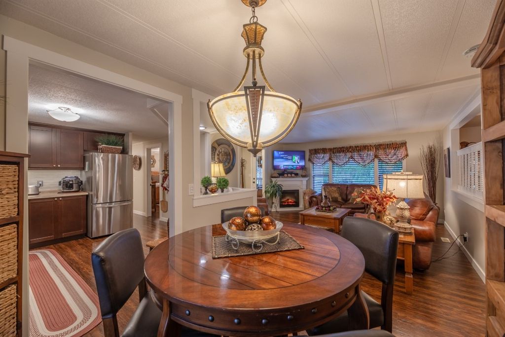 listing image 16515308927780254659