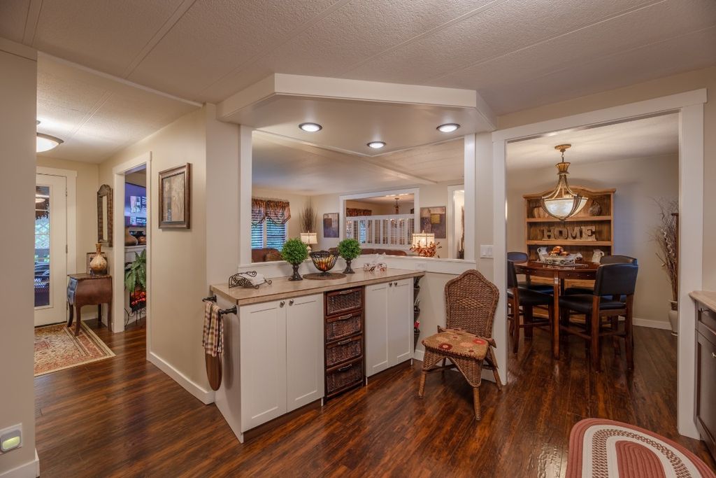 listing image 16511939839070365946