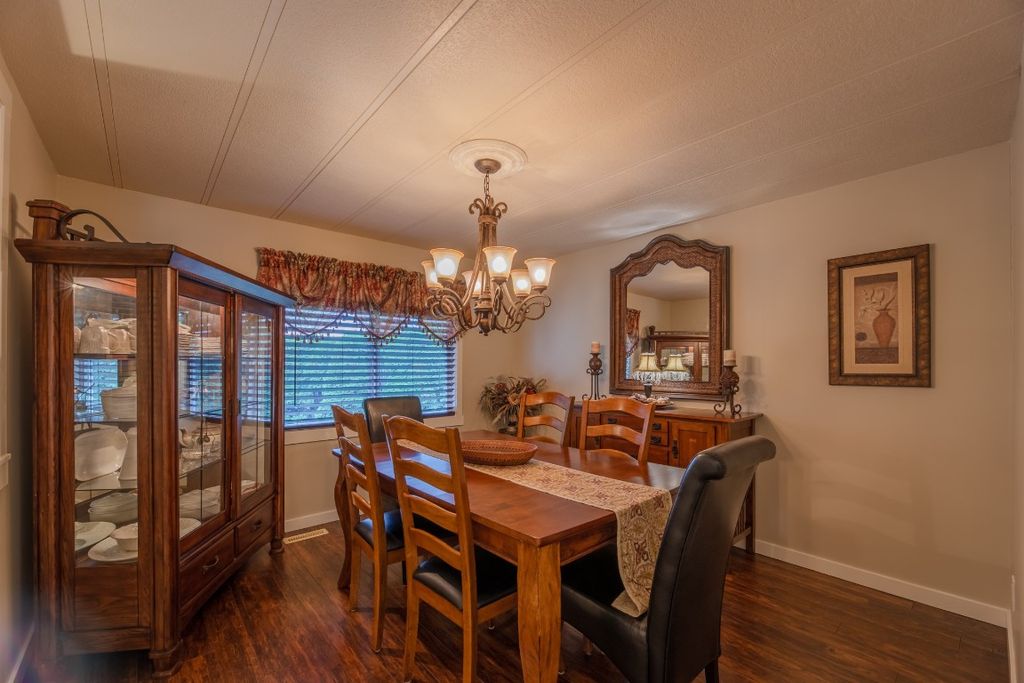 listing image 16516230903420986324