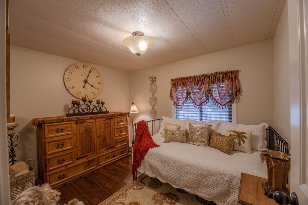 listing image 16514695988306486652