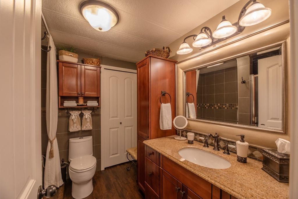 listing image 16516126991277264903