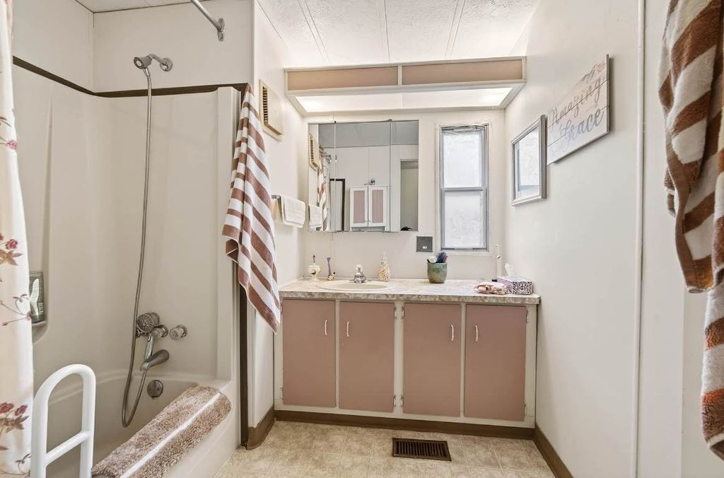 listing image 16519909003787404851