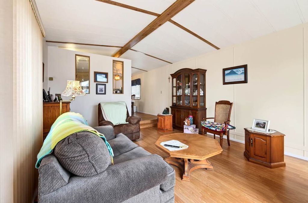 listing image 16515230533596436308