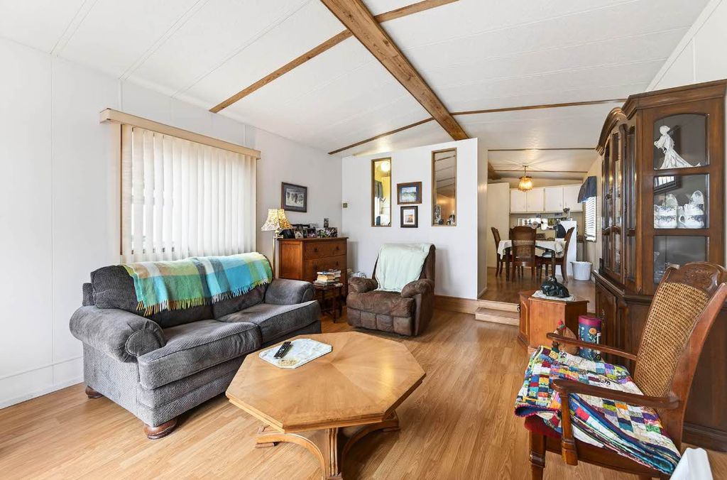 listing image 16512622154636844050