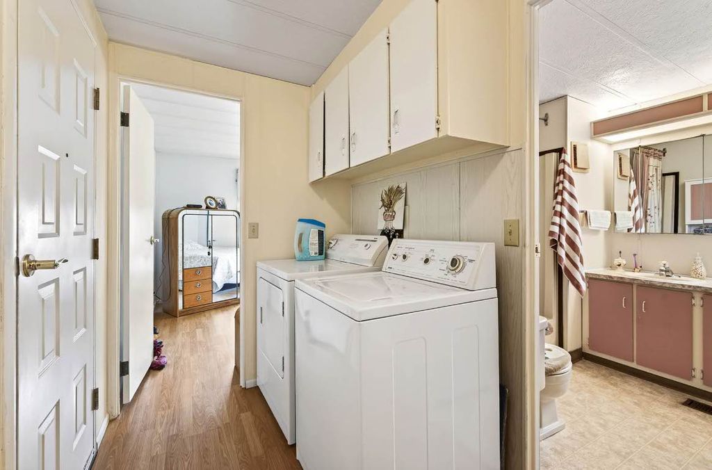 listing image 16513614454264049919