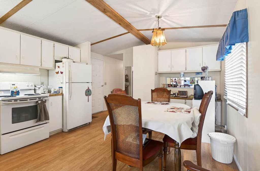 listing image 16518155124337306805