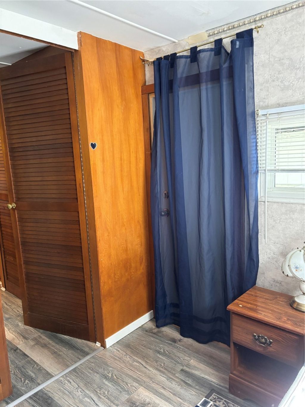 listing image 16518473642425410902