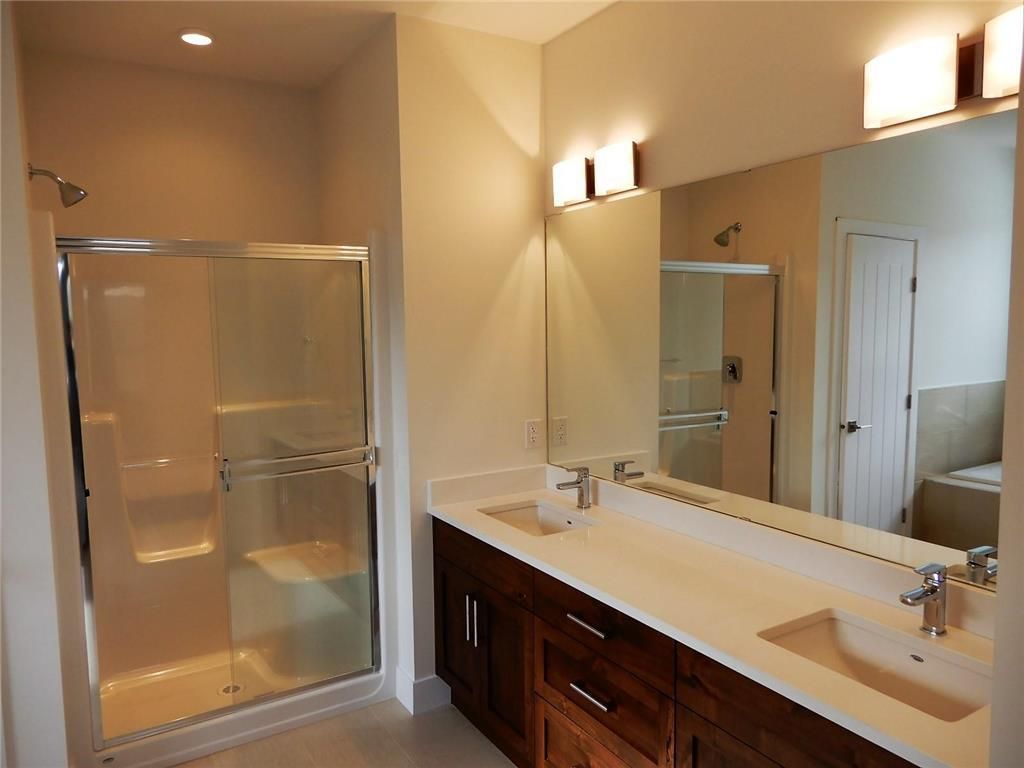 listing image 16510648145206359931