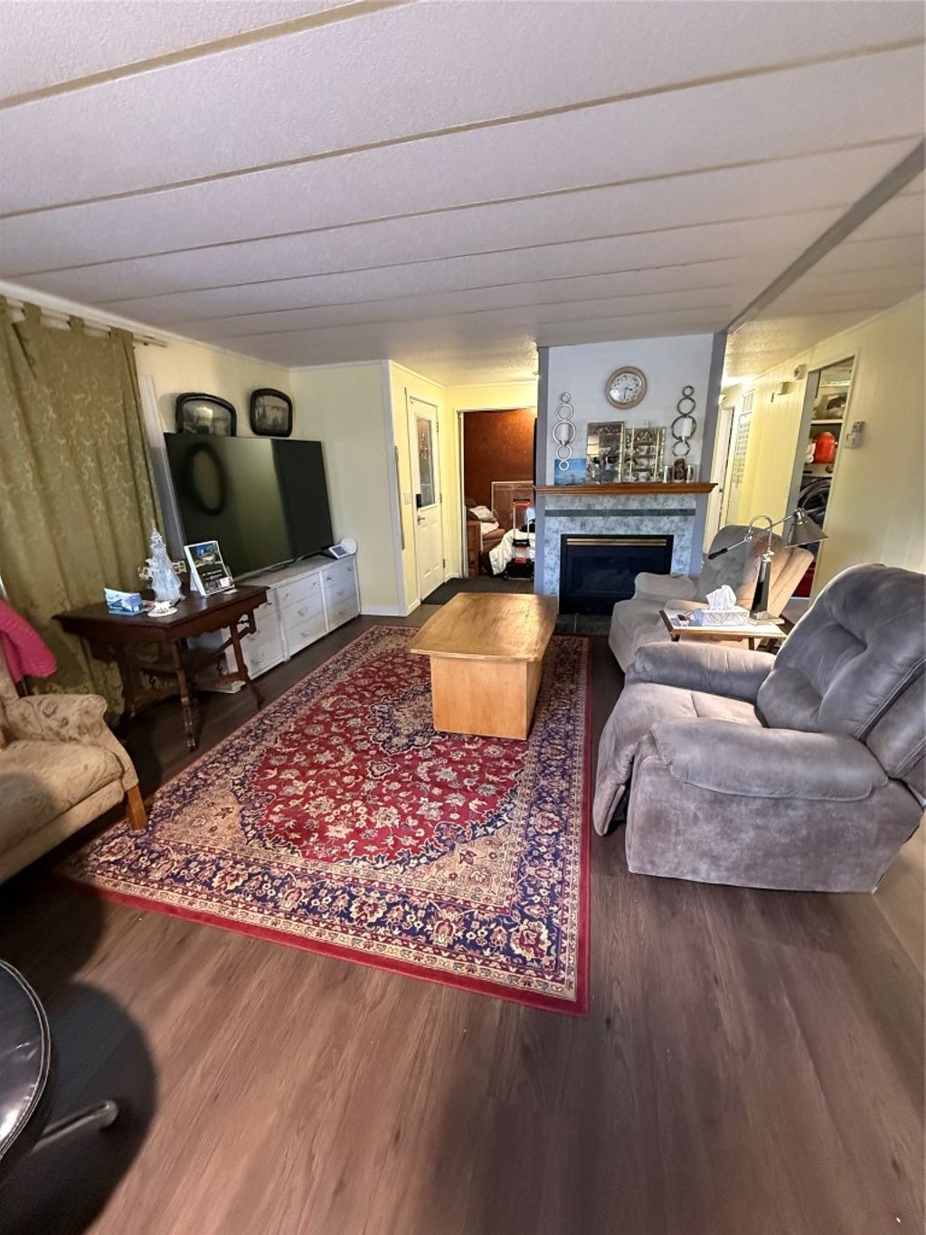 listing image 16513092950875044163