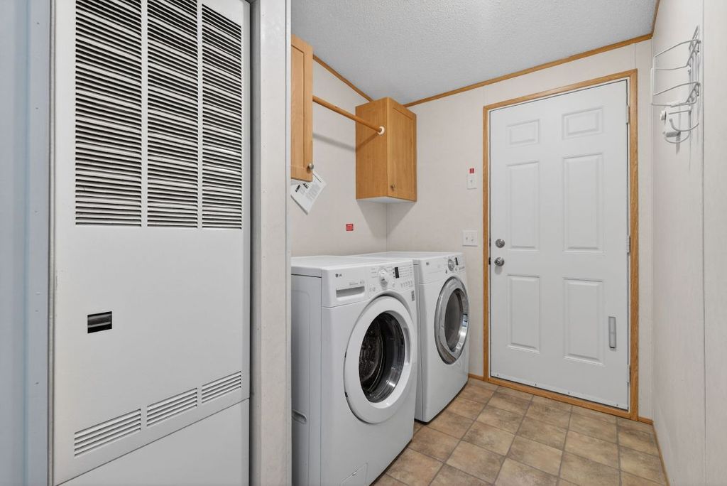 listing image 16513617528181443010