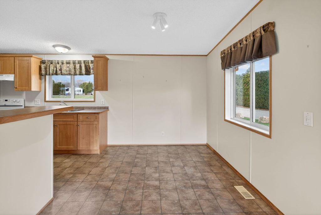 listing image 16516118398331170196