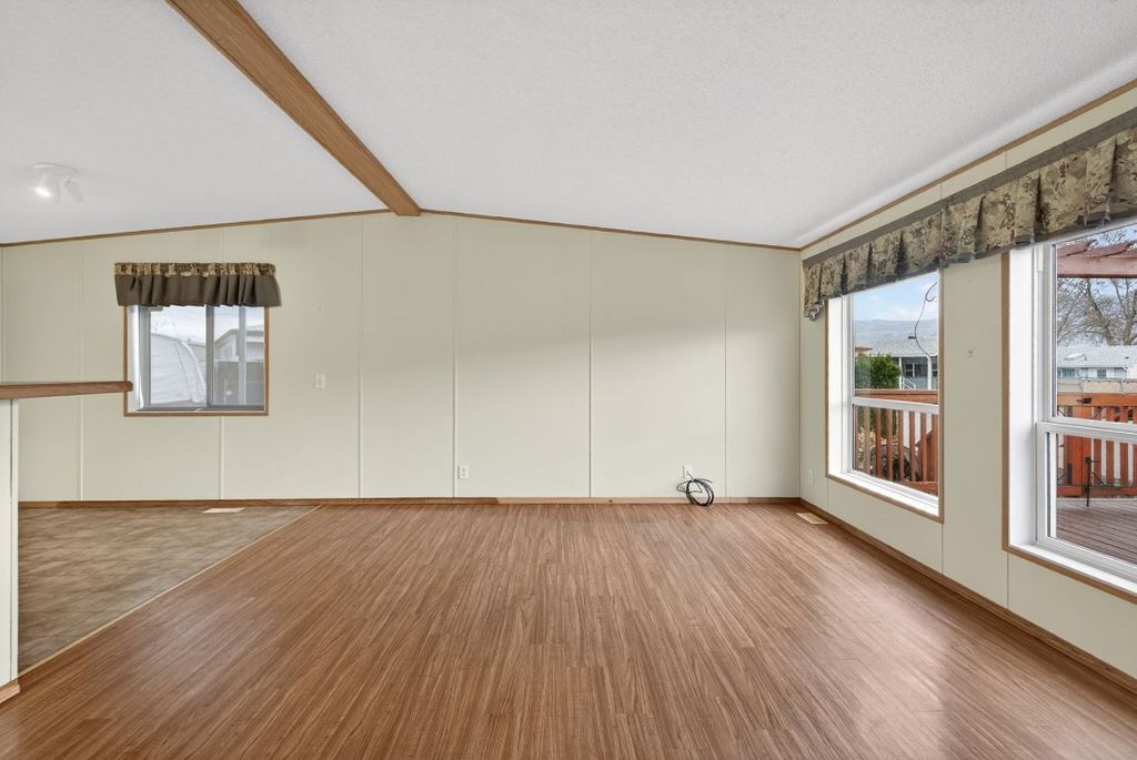 listing image 16518639786338730352