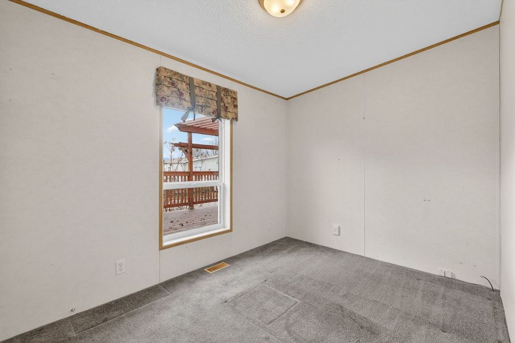 listing image 16515148967397272157