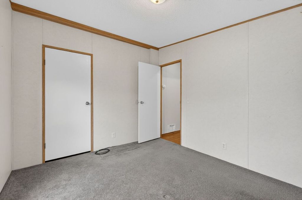 listing image 16519431816410056160