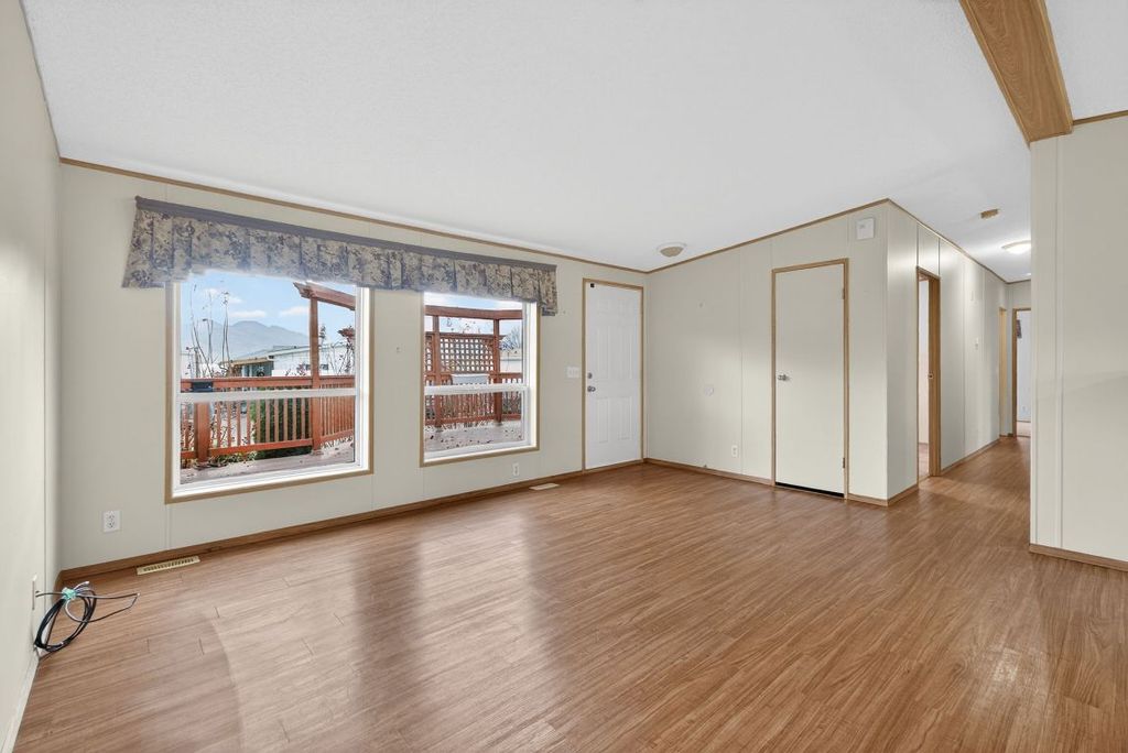 listing image 16519946441156538212